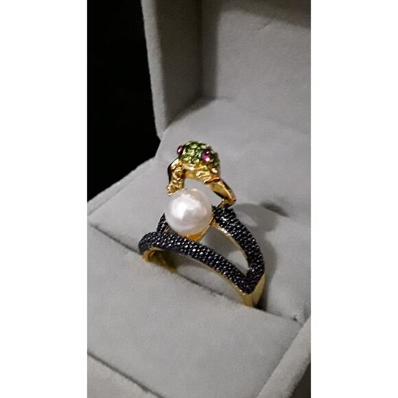 NIB Sz 7 Ring CZ Crystal Stone and Pearl Frog in Gold Casement Ring - Picture 2 of 7